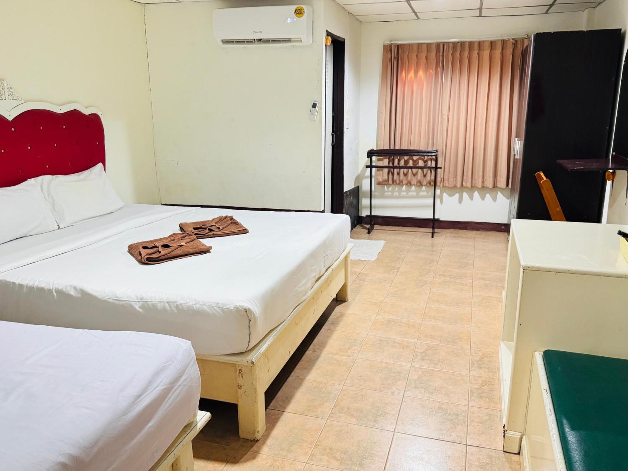 Hotel Golden Bee Phiphi Esterno foto